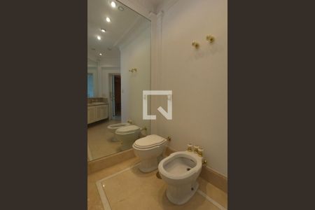 Apartamento à venda com 461m², 3 quartos e 5 vagas Apartamento à venda com 461m², 3 quartos e 5 vagasBanheiro da Suíte 3