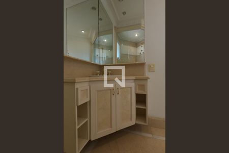 Apartamento à venda com 461m², 3 quartos e 5 vagas Apartamento à venda com 461m², 3 quartos e 5 vagasBanheiro da Suíte 2