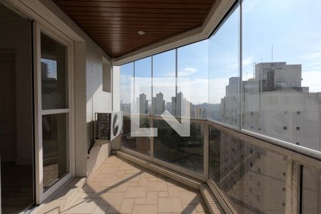 Apartamento à venda com 461m², 3 quartos e 5 vagas Apartamento à venda com 461m², 3 quartos e 5 vagasVaranda da Suíte 2