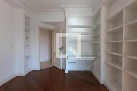 Apartamento à venda com 461m², 3 quartos e 5 vagas Apartamento à venda com 461m², 3 quartos e 5 vagasSuíte