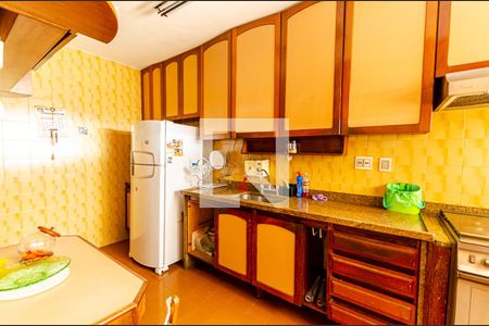 Apartamento à venda com 210m², 4 quartos e 2 vagas Apartamento à venda com 210m², 4 quartos e 2 vagasCozinha