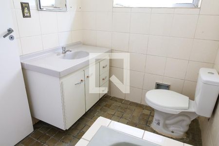 Casa à venda com 240m², 4 quartos e 4 vagasBanheiro da Suite