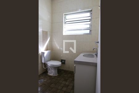 Casa à venda com 240m², 4 quartos e 4 vagasBanheiro social