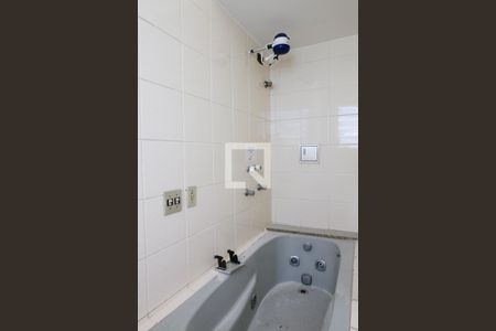 Casa à venda com 240m², 4 quartos e 4 vagasBanheiro da Suite