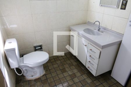 Casa à venda com 240m², 4 quartos e 4 vagasBanheiro social