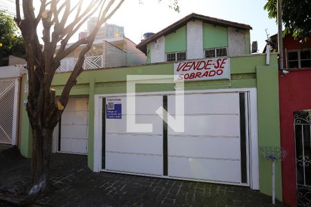 Casa à venda com 240m², 4 quartos e 4 vagasFachada