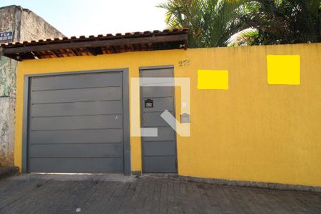 Casa à venda com 150m², 4 quartos e 3 vagas Casa à venda com 150m², 4 quartos e 3 vagasFachada