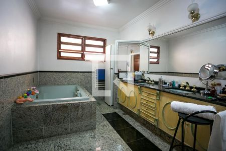 Casa de condomínio à venda com 509m², 5 quartos e 4 vagas Casa de condomínio à venda com 509m², 5 quartos e 4 vagasBanheiro da Suíte 4