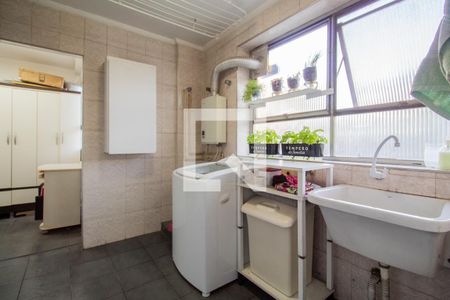 Apartamento à venda com 132m², 4 quartos e 2 vagas Apartamento à venda com 132m², 4 quartos e 2 vagasÁrea de Serviço