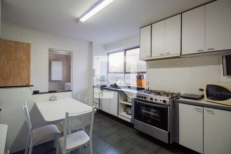 Apartamento à venda com 132m², 4 quartos e 2 vagas Apartamento à venda com 132m², 4 quartos e 2 vagasCozinha