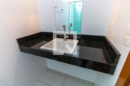 Casa à venda com 302m², 4 quartos e 4 vagas Casa à venda com 302m², 4 quartos e 4 vagasBanheiro da Edícula