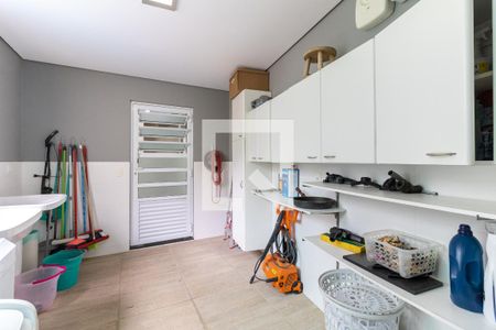 Casa à venda com 302m², 4 quartos e 4 vagas Casa à venda com 302m², 4 quartos e 4 vagasLavanderia