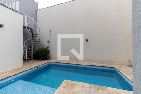 Casa à venda com 302m², 4 quartos e 4 vagas Casa à venda com 302m², 4 quartos e 4 vagasPiscina