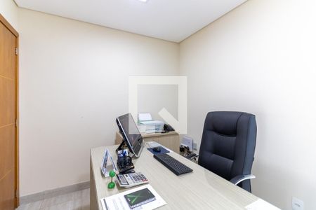 Casa à venda com 302m², 4 quartos e 4 vagas Casa à venda com 302m², 4 quartos e 4 vagasEscritório