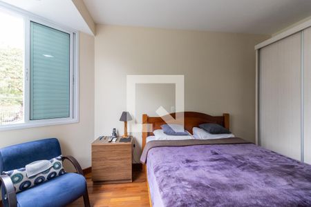 Casa à venda com 302m², 4 quartos e 4 vagas Casa à venda com 302m², 4 quartos e 4 vagasSuíte 3