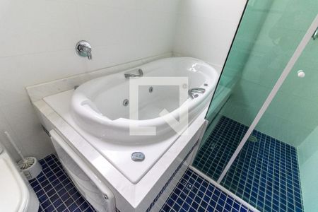 Casa à venda com 302m², 4 quartos e 4 vagas Casa à venda com 302m², 4 quartos e 4 vagasBanheiro da Suíte 1