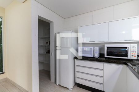 Casa à venda com 302m², 4 quartos e 4 vagas Casa à venda com 302m², 4 quartos e 4 vagasCozinha