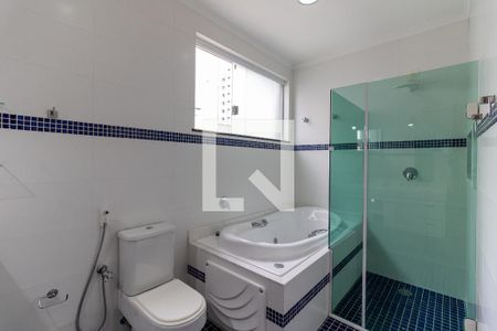 Casa à venda com 302m², 4 quartos e 4 vagas Casa à venda com 302m², 4 quartos e 4 vagasBanheiro da Suíte 1