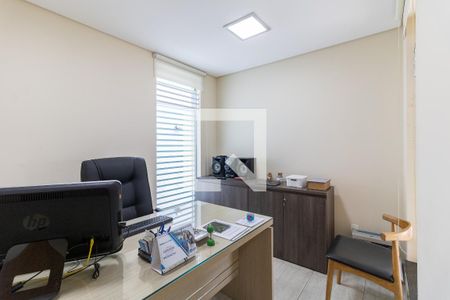 Casa à venda com 302m², 4 quartos e 4 vagas Casa à venda com 302m², 4 quartos e 4 vagasEscritório