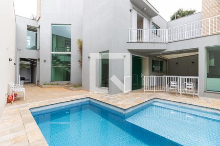 Casa à venda com 302m², 4 quartos e 4 vagas Casa à venda com 302m², 4 quartos e 4 vagasPiscina