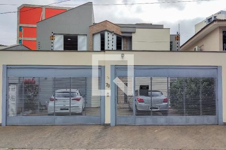Casa à venda com 302m², 4 quartos e 4 vagas Casa à venda com 302m², 4 quartos e 4 vagasFachada