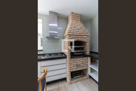 Casa à venda com 302m², 4 quartos e 4 vagas Casa à venda com 302m², 4 quartos e 4 vagasChurrasqueira