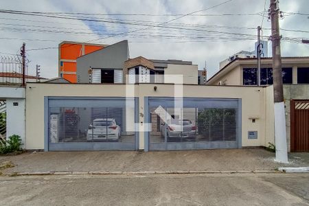 Casa à venda com 302m², 4 quartos e 4 vagas Casa à venda com 302m², 4 quartos e 4 vagasFachada