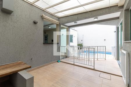 Casa à venda com 302m², 4 quartos e 4 vagas Casa à venda com 302m², 4 quartos e 4 vagasQuintal