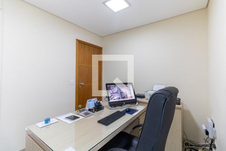 Casa à venda com 302m², 4 quartos e 4 vagas Casa à venda com 302m², 4 quartos e 4 vagasEscritório