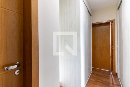 Casa à venda com 302m², 4 quartos e 4 vagas Casa à venda com 302m², 4 quartos e 4 vagasCloset da Suíte 1