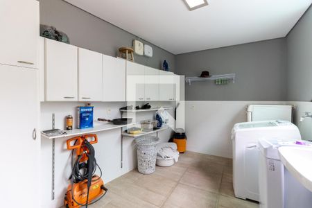 Casa à venda com 302m², 4 quartos e 4 vagas Casa à venda com 302m², 4 quartos e 4 vagasLavanderia