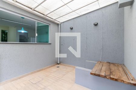 Casa à venda com 302m², 4 quartos e 4 vagas Casa à venda com 302m², 4 quartos e 4 vagasQuintal