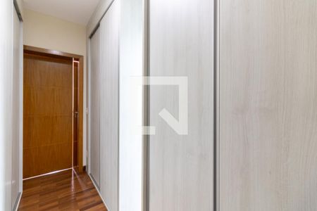 Casa à venda com 302m², 4 quartos e 4 vagas Casa à venda com 302m², 4 quartos e 4 vagasCloset da Suíte 1