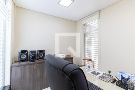 Casa à venda com 302m², 4 quartos e 4 vagas Casa à venda com 302m², 4 quartos e 4 vagasEscritório