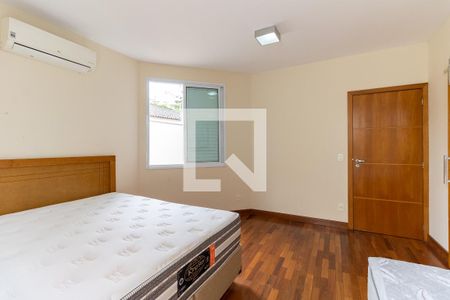 Casa à venda com 302m², 4 quartos e 4 vagas Casa à venda com 302m², 4 quartos e 4 vagasSuíte 1