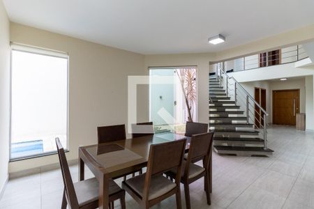 Casa à venda com 302m², 4 quartos e 4 vagas Casa à venda com 302m², 4 quartos e 4 vagasSala de Jantar