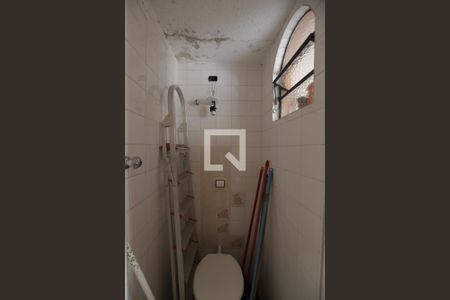 Casa à venda com 130m², 3 quartos e 2 vagas Casa à venda com 130m², 3 quartos e 2 vagasBanheiro de Serviço