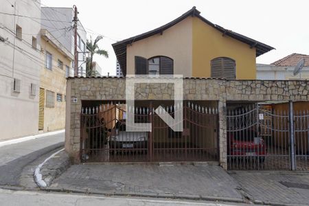 Casa à venda com 130m², 3 quartos e 2 vagas Casa à venda com 130m², 3 quartos e 2 vagasFachada