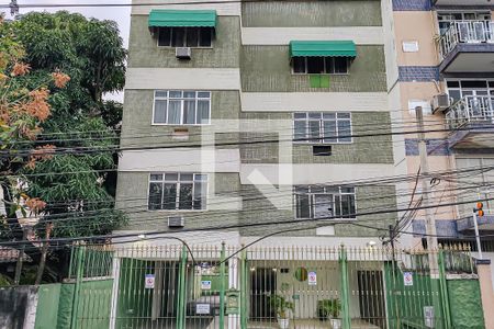 Apartamento à venda com 71m², 2 quartos e 1 vaga Apartamento à venda com 71m², 2 quartos e 1 vagaFachada e portaria