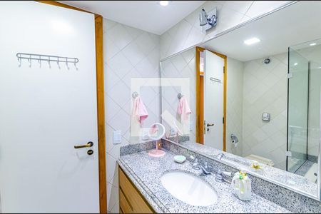 Apartamento à venda com 243m², 4 quartos e 1 vagaBanheiro Social