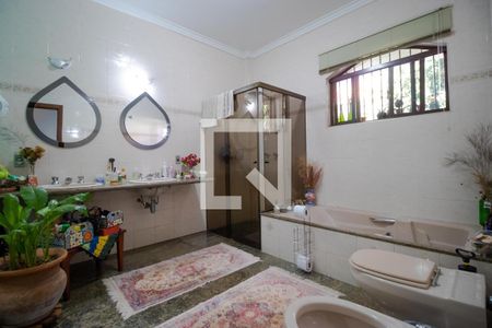 Casa à venda com 230m², 4 quartos e 4 vagas Casa à venda com 230m², 4 quartos e 4 vagasBanheiro da Suíte 02