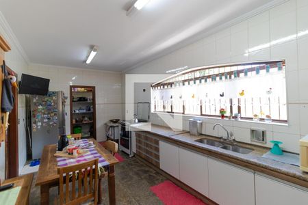 Casa à venda com 230m², 4 quartos e 4 vagas Casa à venda com 230m², 4 quartos e 4 vagasCozinha