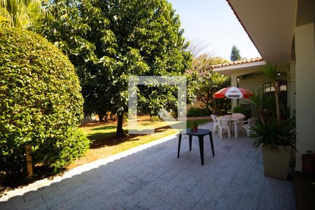 Casa à venda com 230m², 4 quartos e 4 vagas Casa à venda com 230m², 4 quartos e 4 vagasVaranda