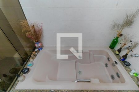 Casa à venda com 230m², 4 quartos e 4 vagas Casa à venda com 230m², 4 quartos e 4 vagasBanheiro da Suíte 02