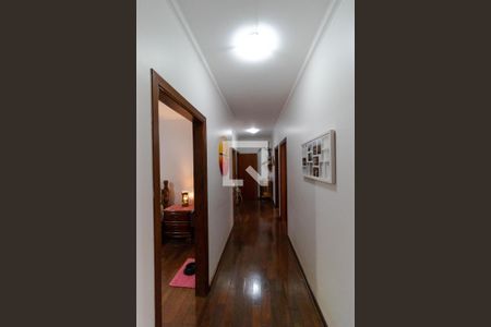 Casa à venda com 230m², 4 quartos e 4 vagas Casa à venda com 230m², 4 quartos e 4 vagasCorredor