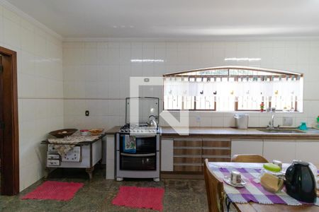 Casa à venda com 230m², 4 quartos e 4 vagas Casa à venda com 230m², 4 quartos e 4 vagasCozinha