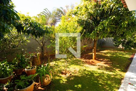 Casa à venda com 230m², 4 quartos e 4 vagas Casa à venda com 230m², 4 quartos e 4 vagasQuintal