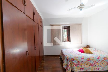 Casa à venda com 230m², 4 quartos e 4 vagas Casa à venda com 230m², 4 quartos e 4 vagasQuarto 01