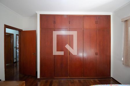 Casa à venda com 230m², 4 quartos e 4 vagas Casa à venda com 230m², 4 quartos e 4 vagasQuarto 01