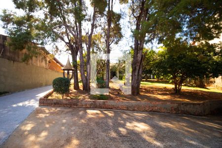 Casa à venda com 230m², 4 quartos e 4 vagas Casa à venda com 230m², 4 quartos e 4 vagasQuintal